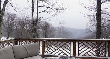Luxury Ski-in/Ski-out Chalet with Mountain Views at Wintergreen Resort