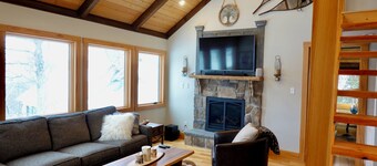 NEW LISTING – Ski-in/Ski-out to Tyro with Mountain Views at Wintergreen Resort