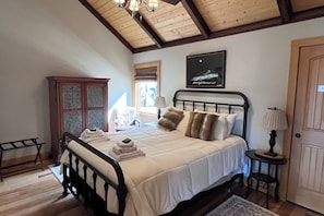 3 bedrooms, WiFi (free), bed sheets