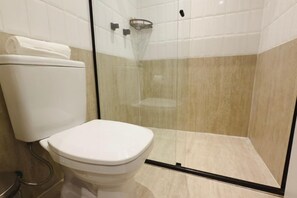 Basic Studio | Bathroom | Towels