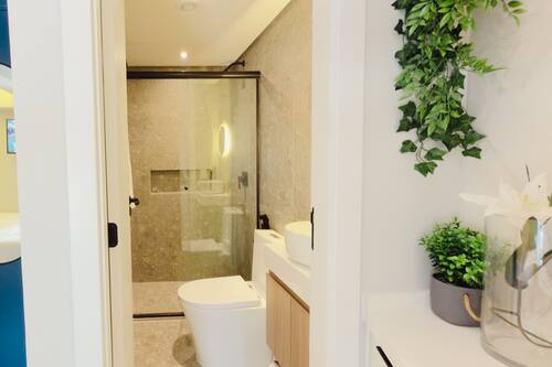 Standard Studio | Bathroom