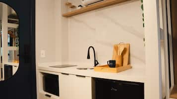 슈피리어 스튜디오 | 전용 주방 | 전자레인지, 쿡탑, 조리 도구/접시/주방 기구