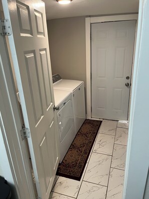 Interior - The Yellow Cottage near TCU, Downtown Ft. Worth, and Medical District (Fort Worth)