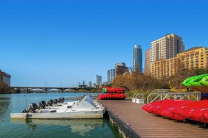 Marina - 1 BR Guest House, Full Kitchen, 3-minutes to Downtown Austin! (Austin)