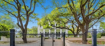 1 BR Guest House, Full Kitchen, 3-minutes to Downtown Austin!
