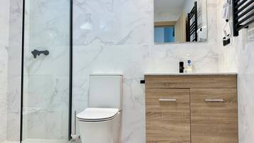 Apartament familiar, vistes a la ciutat | Bany