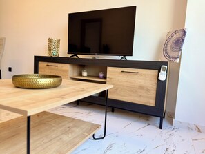 Family Apartment, City View | Living area