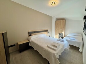 Iron/ironing board, free WiFi - Cíes Premium Suitel Ponte 9 (Marín)
