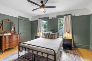 3 chambres, fer et planche à repasser, lit parapluie, Wi-Fi gratuit