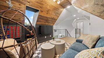 Smart TV, video games