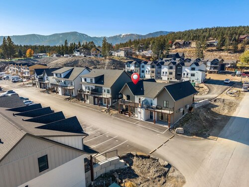 Summit Stay | Ground Floor | Central | AC | Pets