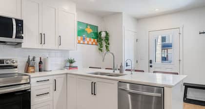 Summit Stay | Ground Floor | Central | AC | Pets