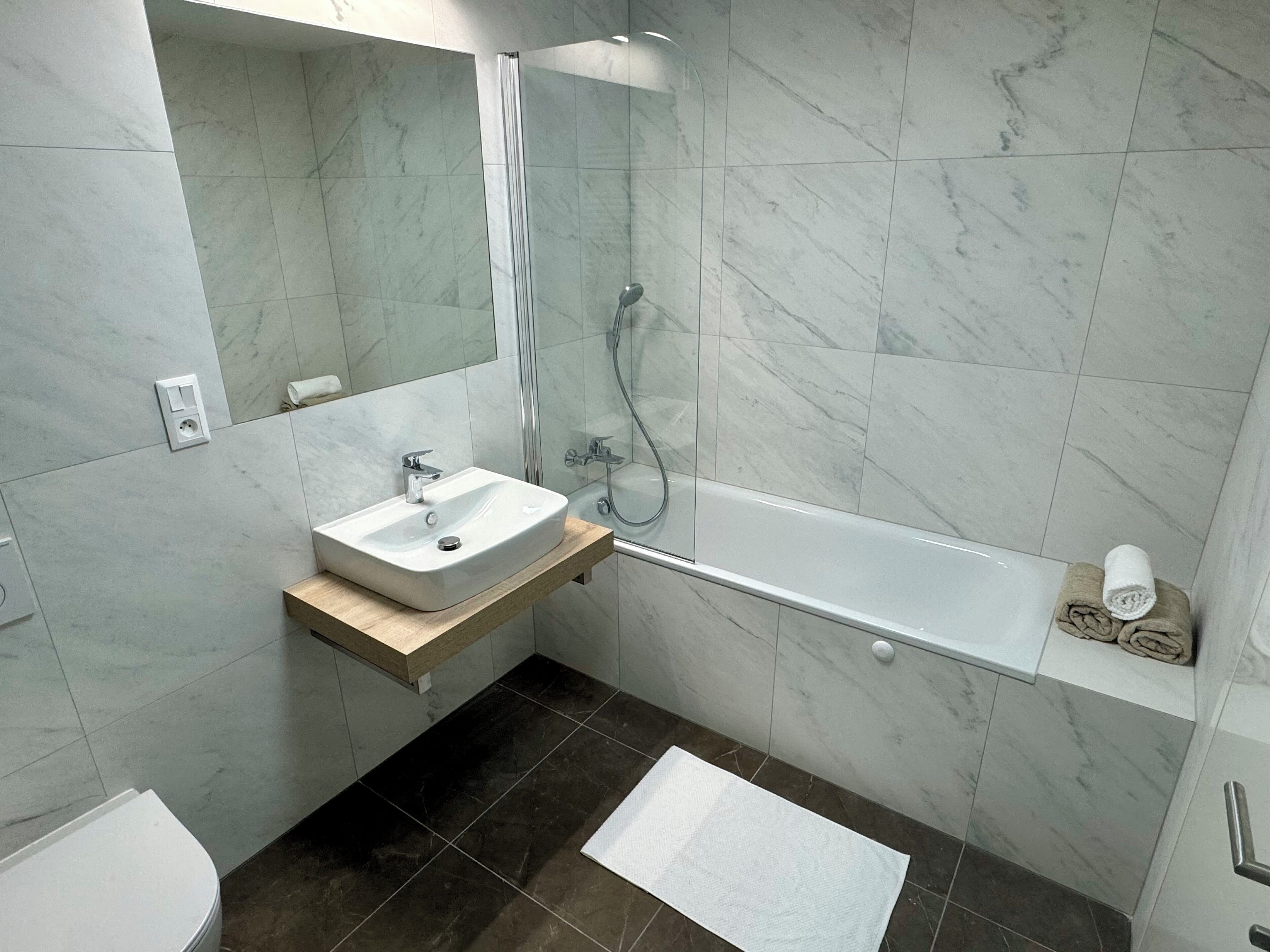 Dusche, Haartrockner, Handtücher, Seife