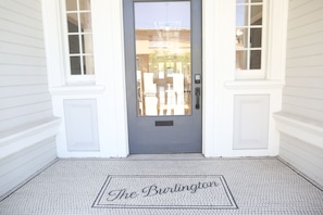 Exterior detail - The Burlington Hotel (Los Angeles)