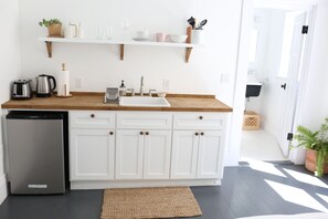 Standard Apartment | Private kitchenette