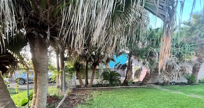 Charming 2-bedroom cabin in peaceful San Leon with AC