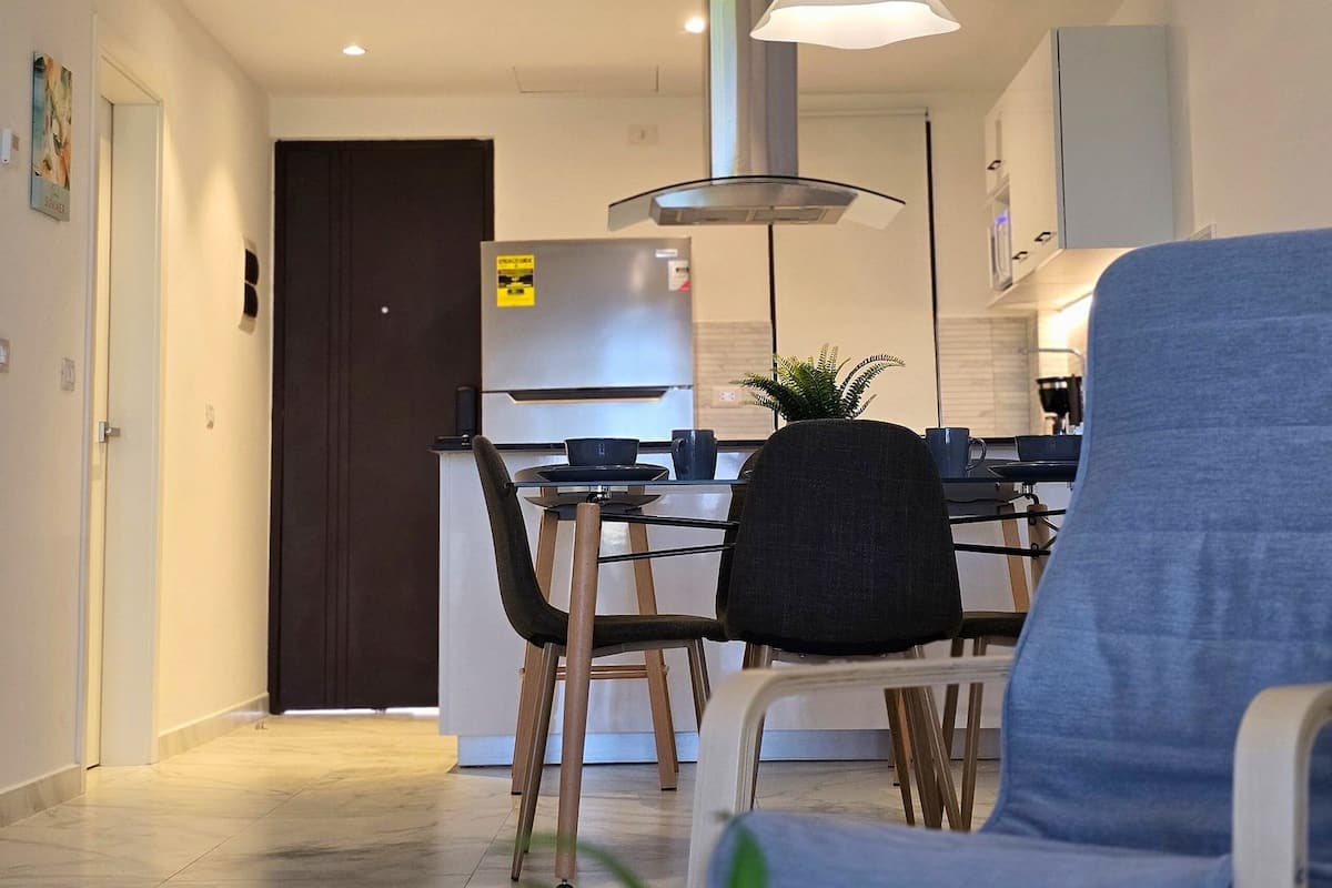 Exclusive Apartment, 2 Bedrooms, Pool View | Dining