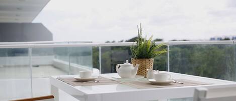 Exclusive Apartment, 1 Queen Bed, Pool View | Outdoor dining