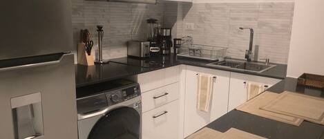 Luxury Apartment | Private kitchen | Stovetop, cookware/dishes/utensils