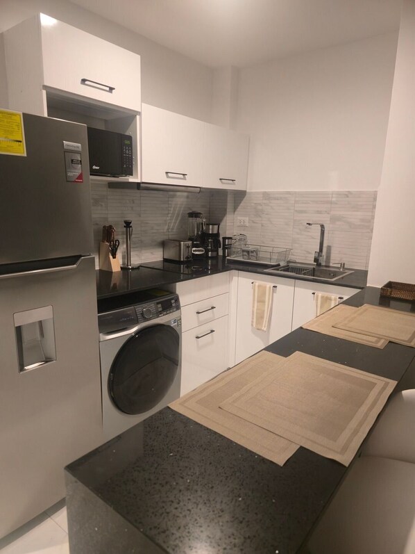 Luxury Apartment | Private kitchen | Stovetop, cookware/dishes/utensils