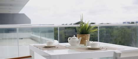 Exclusive Apartment, 1 Queen Bed, Pool View | Outdoor dining