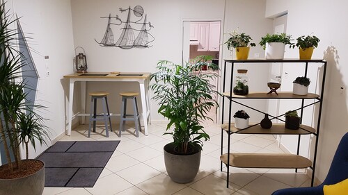 LA MARINA-Center-Parking-StationtoParis
Chambre LAGON