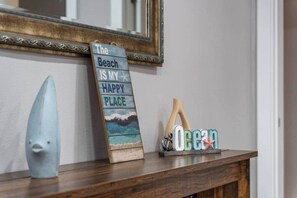 Interior detail - 4 Ensuites Bed + Minutes to Anna Maria Island (Bradenton)