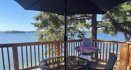 Cozy Lakeview Cabin .Pet friendly!