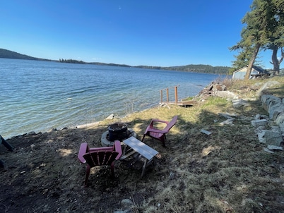 Cozy Lakeview Cabin .Pet friendly!