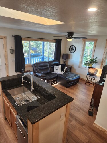 Cabin Fever is a cozy fully renovated one bedroom cabin in Florissant, Colorado