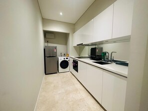 Oven, cookware/dishes/utensils