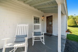 Terrace/patio - Charming Seaside Cottage in Marblehead (Marblehead)
