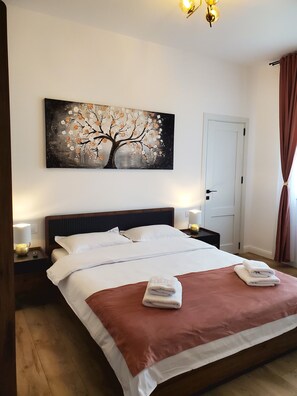 Silitysrauta/-lauta, Wi-Fi, vuodevaatteet