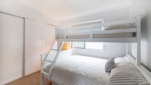 3 bedrooms, iron/ironing board, WiFi, bed sheets