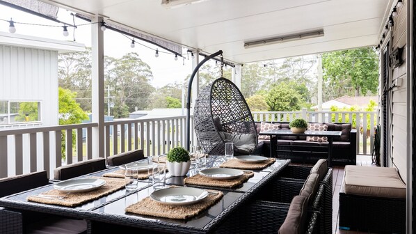 تناول الطعام بالخارج