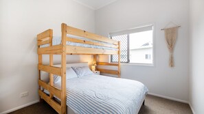 3 室のベッドルーム、アイロン / アイロン台、WiFi、ベッドシーツ