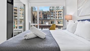 5 camere, una cassaforte in camera, una scrivania, ferro/asse da stiro