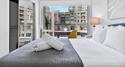 5 BR & 3 BTH Entire 3 Floor Townhome-Rooftop