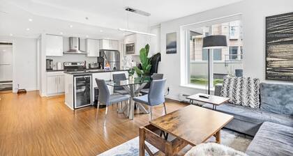 5 BR & 3 BTH Entire 3 Floor Townhome-Rooftop