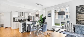 5 BR & 3 BTH Entire 3 Floor Townhome-Rooftop