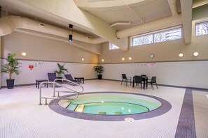 Piscina coperta, una piscina riscaldata