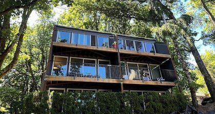 Delightful apartment with AC in charming Lake Oswego