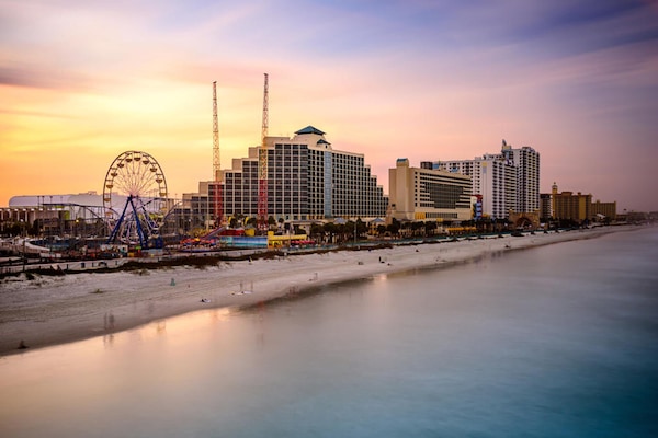 Condo (1 Bedroom) | Property amenity