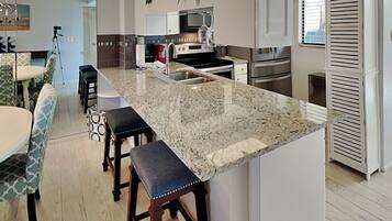 Condo (2 Bedrooms) | Property amenity