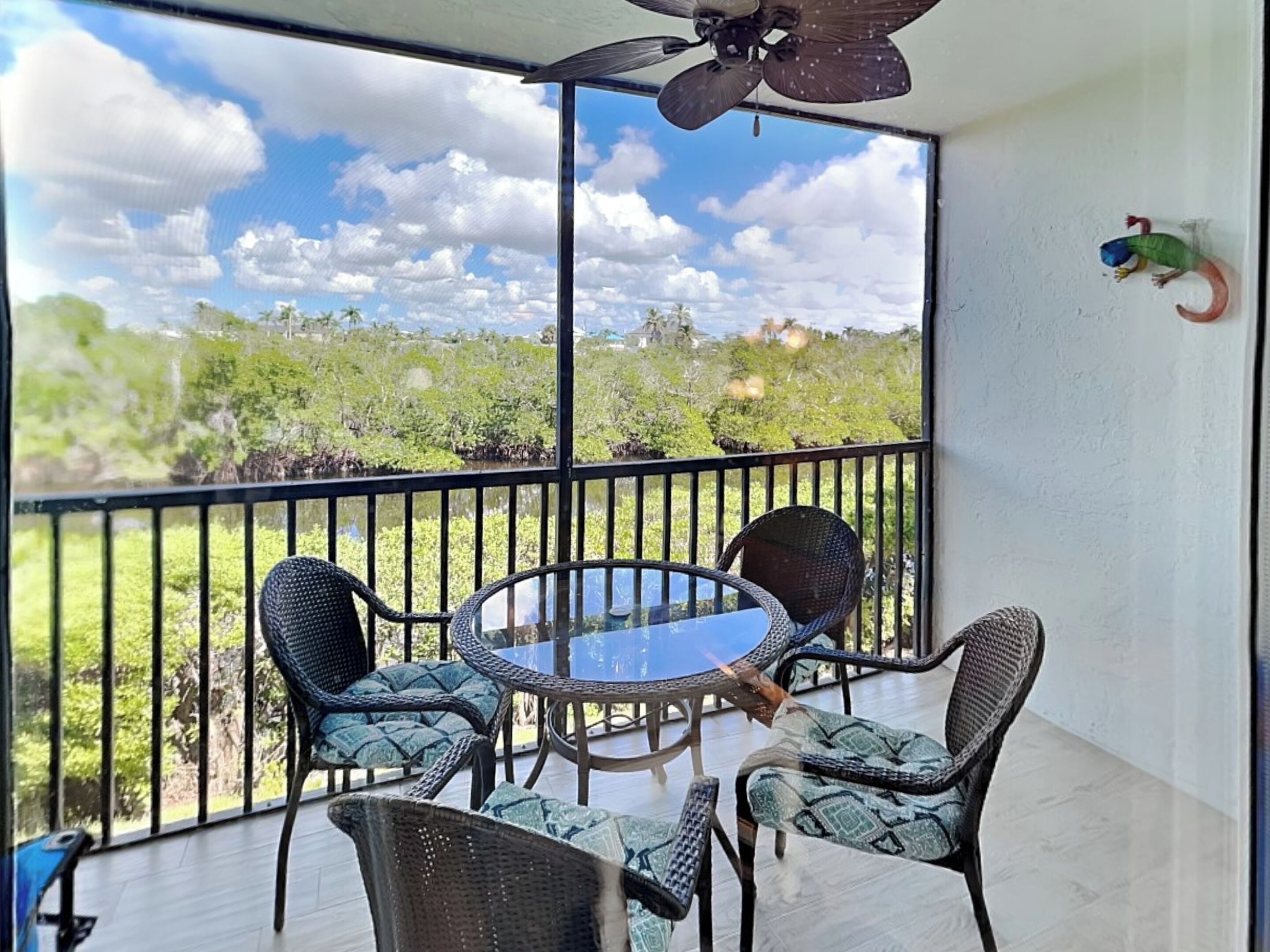 Condo (2 Bedrooms) | Property amenity