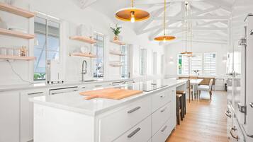 House (6 Bedrooms) | Interior