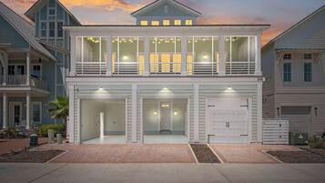 House (6 Bedrooms) | Exterior