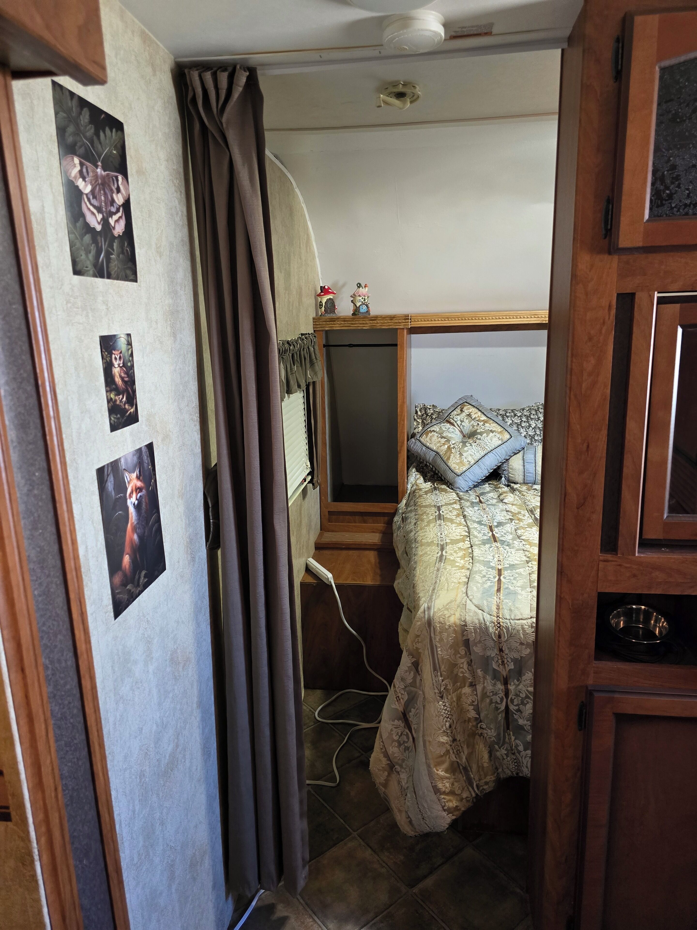 2 多间卧室、免费 WiFi、床单