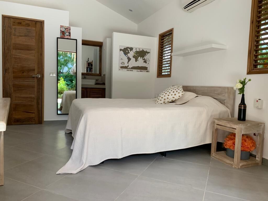 3 bedrooms, iron/ironing board, internet, bed sheets