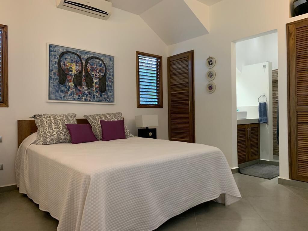 3 bedrooms, iron/ironing board, internet, bed sheets